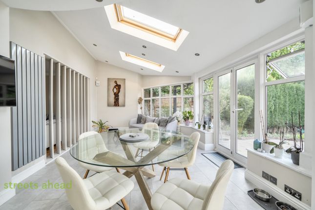 6, Grove Wood Hill, Coulsdon photo 3