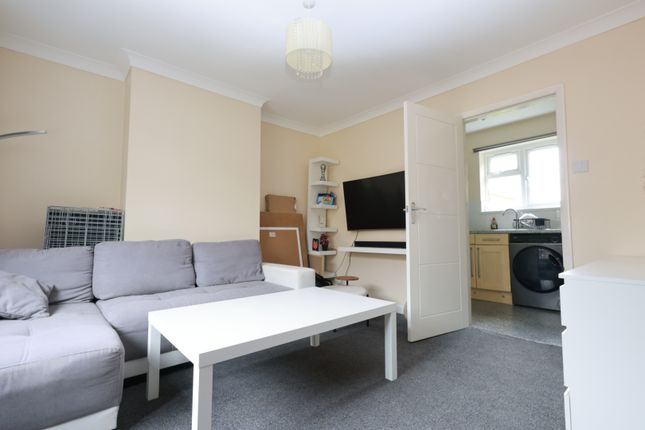74, Marl Close, Yeovil photo 3