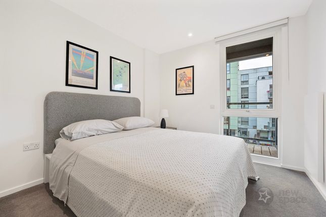 Flat 67, Reliance Wharf Hertford Road, London photo 3