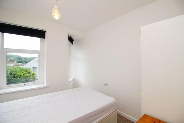 Room to rent in Room 1, 4 Stow Hill, Pontypridd