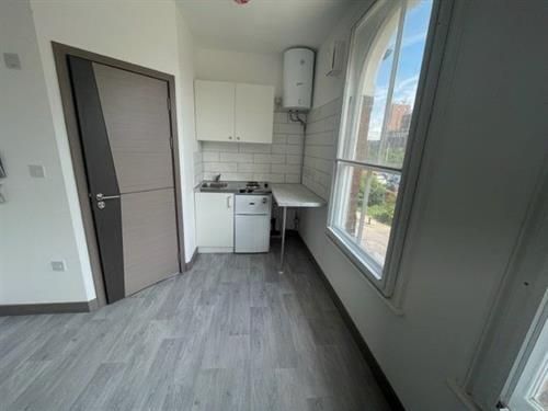 Studio to rent in Rothesay Road, Luton