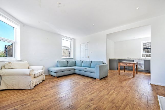 Flat to rent in Shuttleworth Road, London