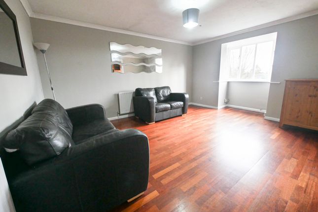 Flat to rent in Frankswood Avenue, Yiewsley, West Drayton