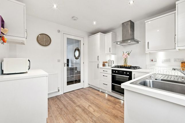 76, Crompton Way, Irvine photo 2