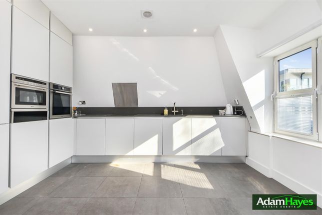 5 Charlton Court, 58 Broughton Avenue, London photo 3
