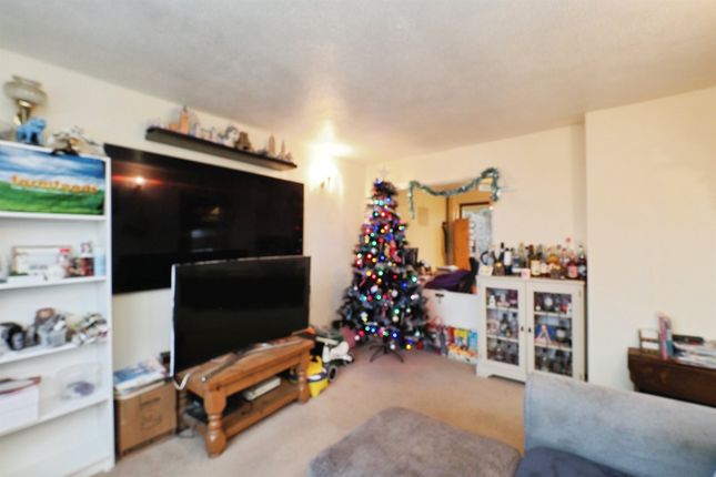 125, Elm Tree Avenue, Belper photo 3