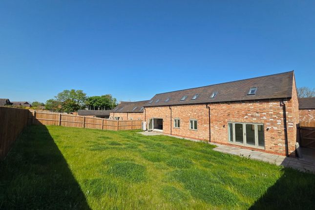 4 The Manor, 8 Wood Lane, Atherstone photo 3