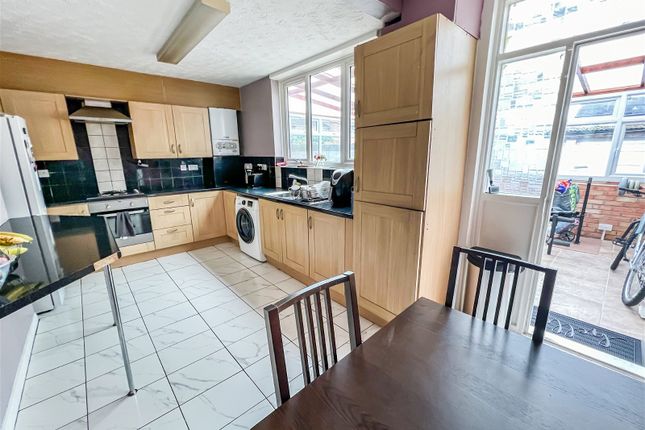 Thumbnail End terrace house for sale in Parlaunt Road, Langley, Slough