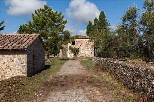 Villa for sale in Gaiole In Chianti, Siena, Tuscany, Italy