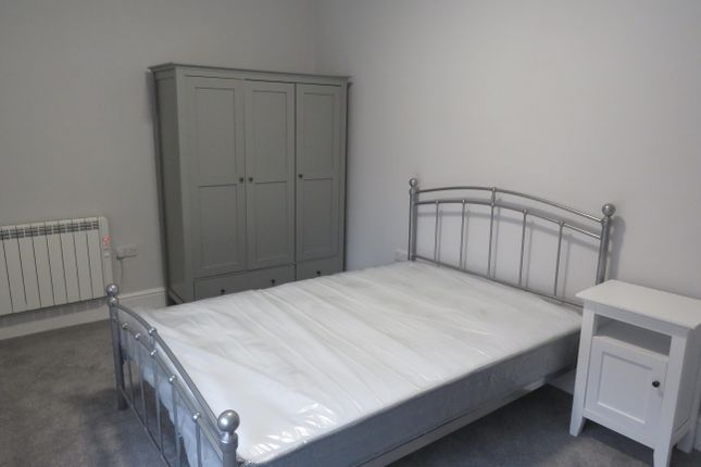Room 2, 18, High Street, CALNE photo 2