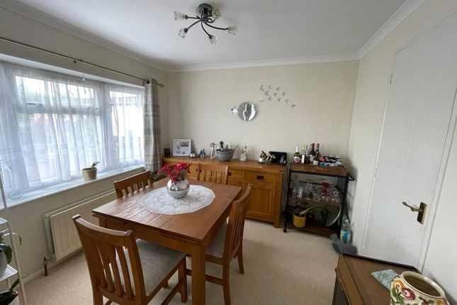 Mobile/park home for sale in Queens Avenue, Tower Park, Hullbridge, Essex