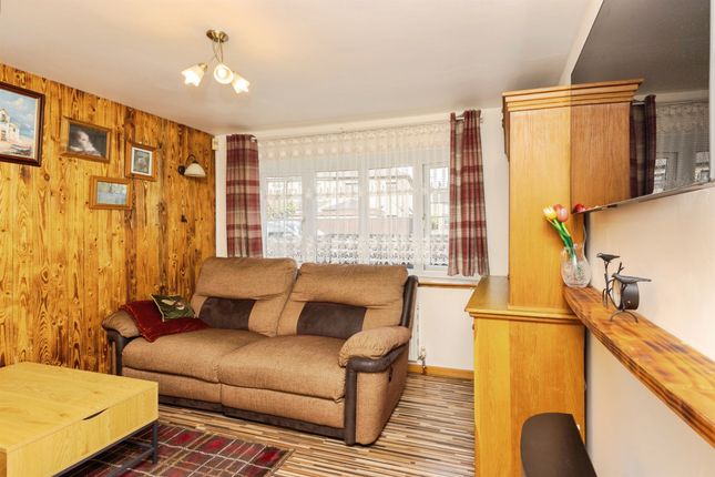6, Jarrom Close, Bradford photo 2