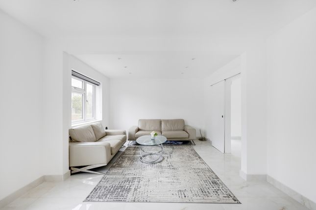 5, Marlow Crescent, Twickenham photo 4