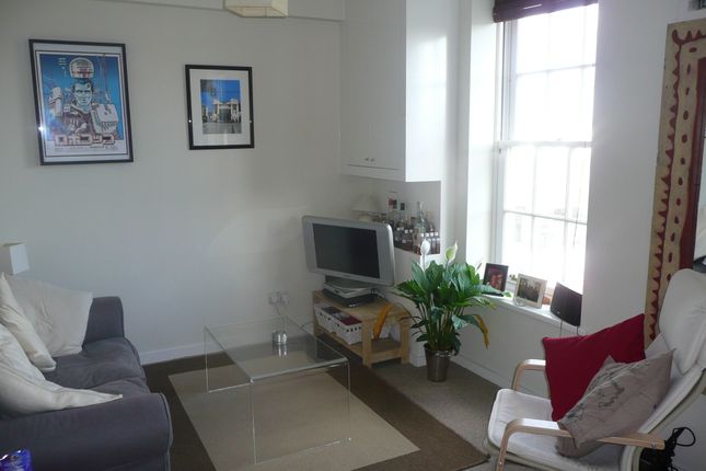 Flat to rent in Ferndale Road, London