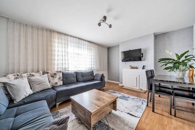Flat for sale in Brook Road, Hornsey, London