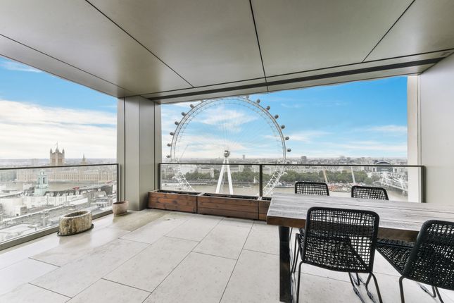 Flat to rent in Southbank Place, London