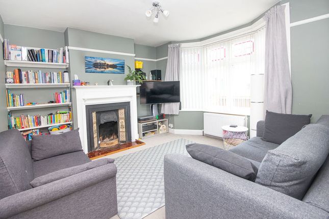 23, Downs Park Crescent, Southampton photo 4