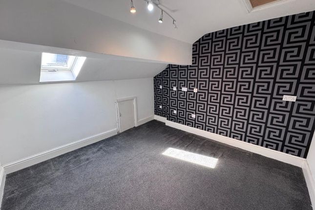 145a Redlam, Blackburn photo 4