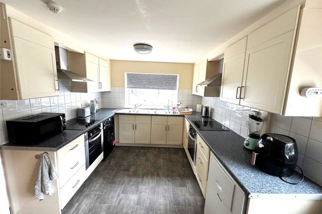 Room C, 21, Albert Street, West Yorkshire photo 3