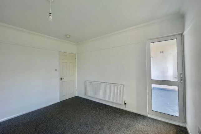 96A, Albert Drive, Woking photo 4
