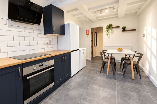 6-bed detached on 8 Elmes Road, Bournemouth, £3,250/mo