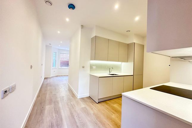 Thumbnail Flat to rent in Archway Road, Highgate