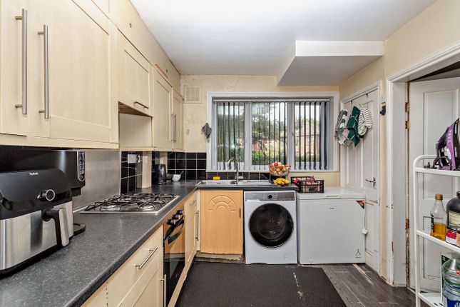 102, Amberton Road, Leeds photo 4