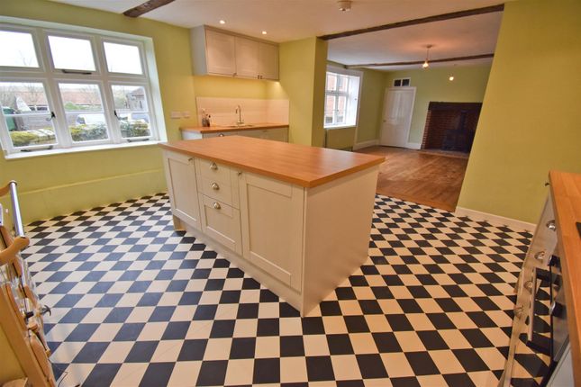 Kitchen 1.Jpg