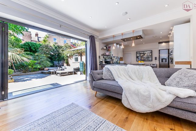 2 bed flat for sale in Ashley Road, London N19