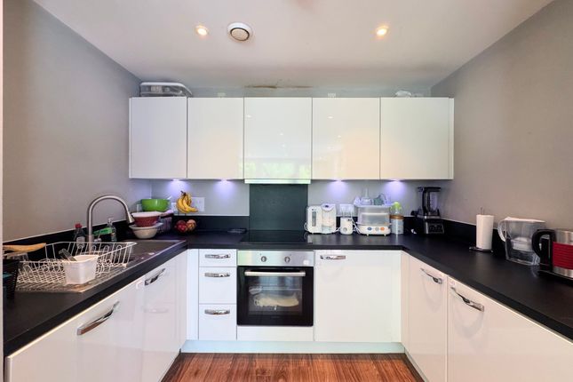 Flat 6, Nevis Court, Edgware photo 2