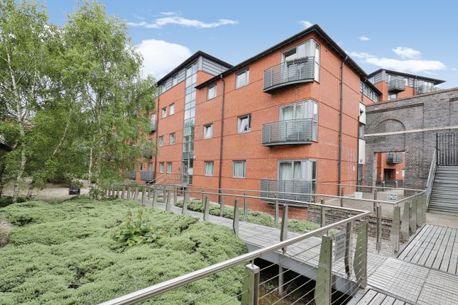 Flat for sale in Broad Gauge Way, Wolverhampton, West Midlands