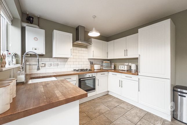 24 Dunford Place, Binfield, Berkshire photo 3