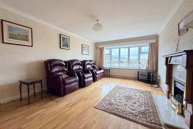 1 Oriel Close, Scarborough photo 2