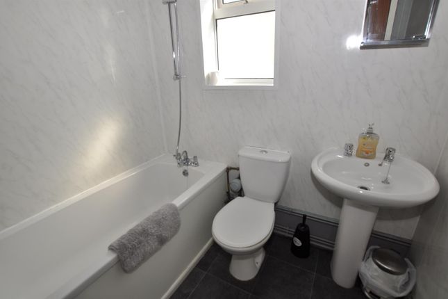 Flats 1 & 2, 5 Richmond Terrace, Carmarthen photo 4
