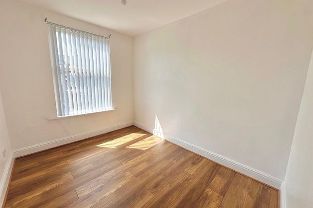 16, Cross Flatts Place, Leeds photo 4