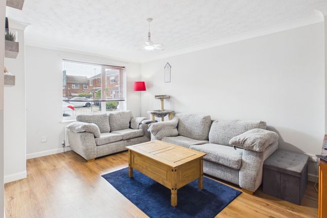 28 James Niven Court, Hull photo 2