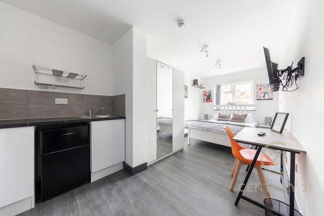 Room to rent in Dorset Avenue, Hayes