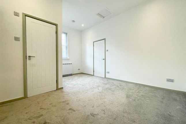 Flat 1, 83 West Street, Farnham photo 4