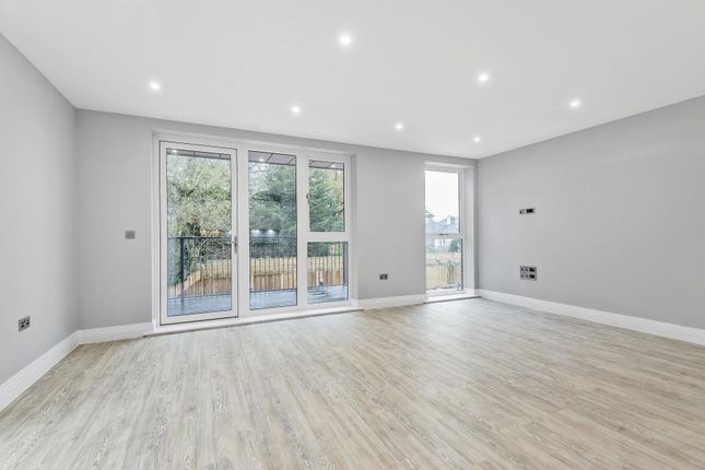 Flat 8, Tamarind House 653-659, Uxbridge Road, Pinner photo 2