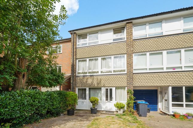 Thumbnail Town house for sale in Wakefield Gardens, London