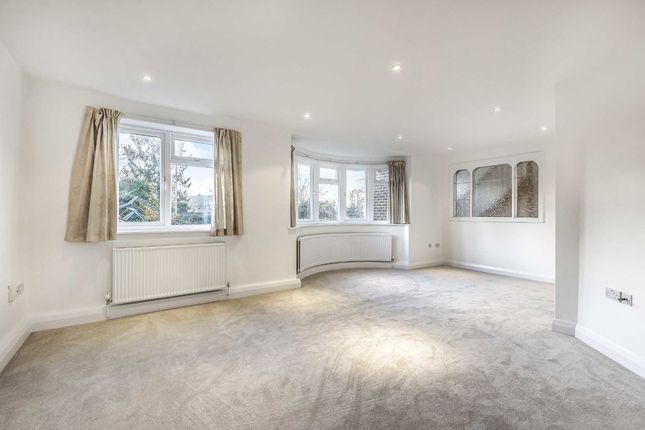 20, Hawkshill Way, Esher photo 3