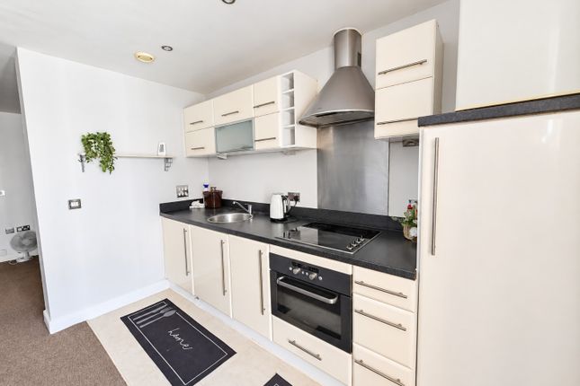 Studio flat on Flat 250, Oceana Boulevard, Lower Canal Walk, SOUTHAMPTON, £1,000/mo