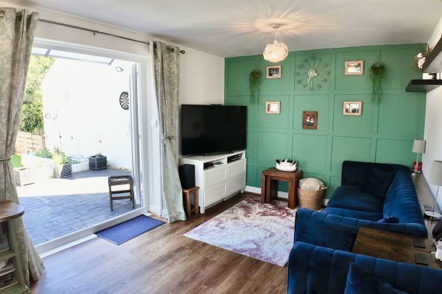 2, Griffin Drive, Hengoed photo 3