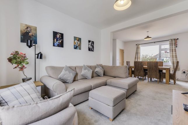 80, Harrogate Road, Leeds photo 4