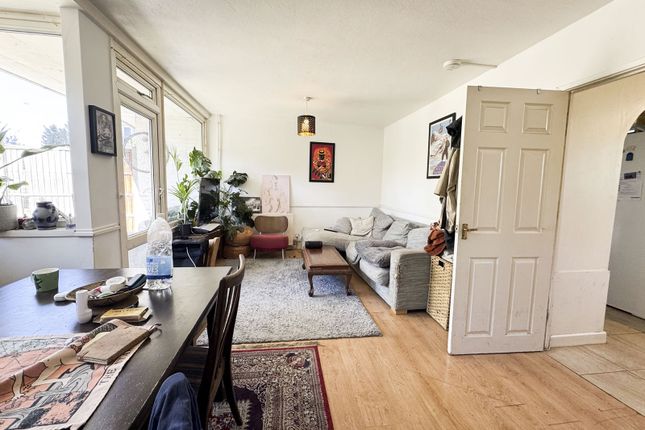 Flat 4 Jenkinson House, Usk Street, London photo 3