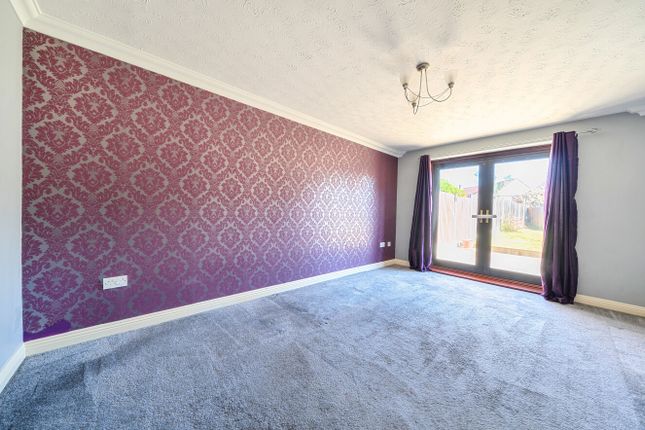 35 Elmdon Road, South Ockendon, Essex photo 4