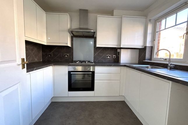15 Colliston Road, Dunfermline photo 3