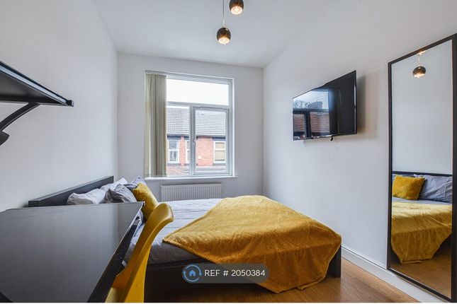 Terraced house to rent in Albion Road, Manchester