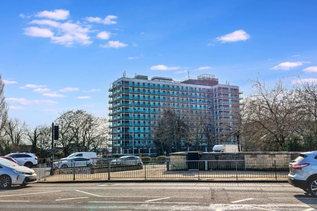 1-bed flat on 902 Northampton House, Northampton, £49,950