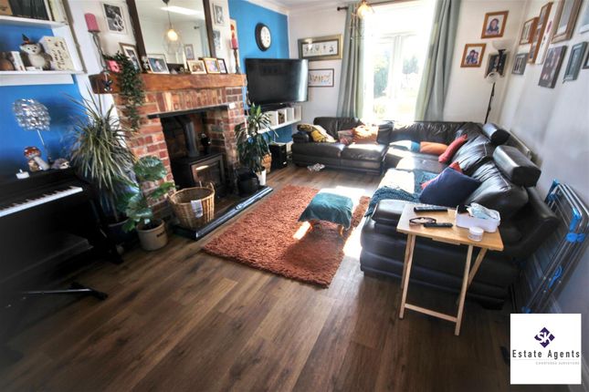 26, Norton Lees Crescent, Sheffield photo 2